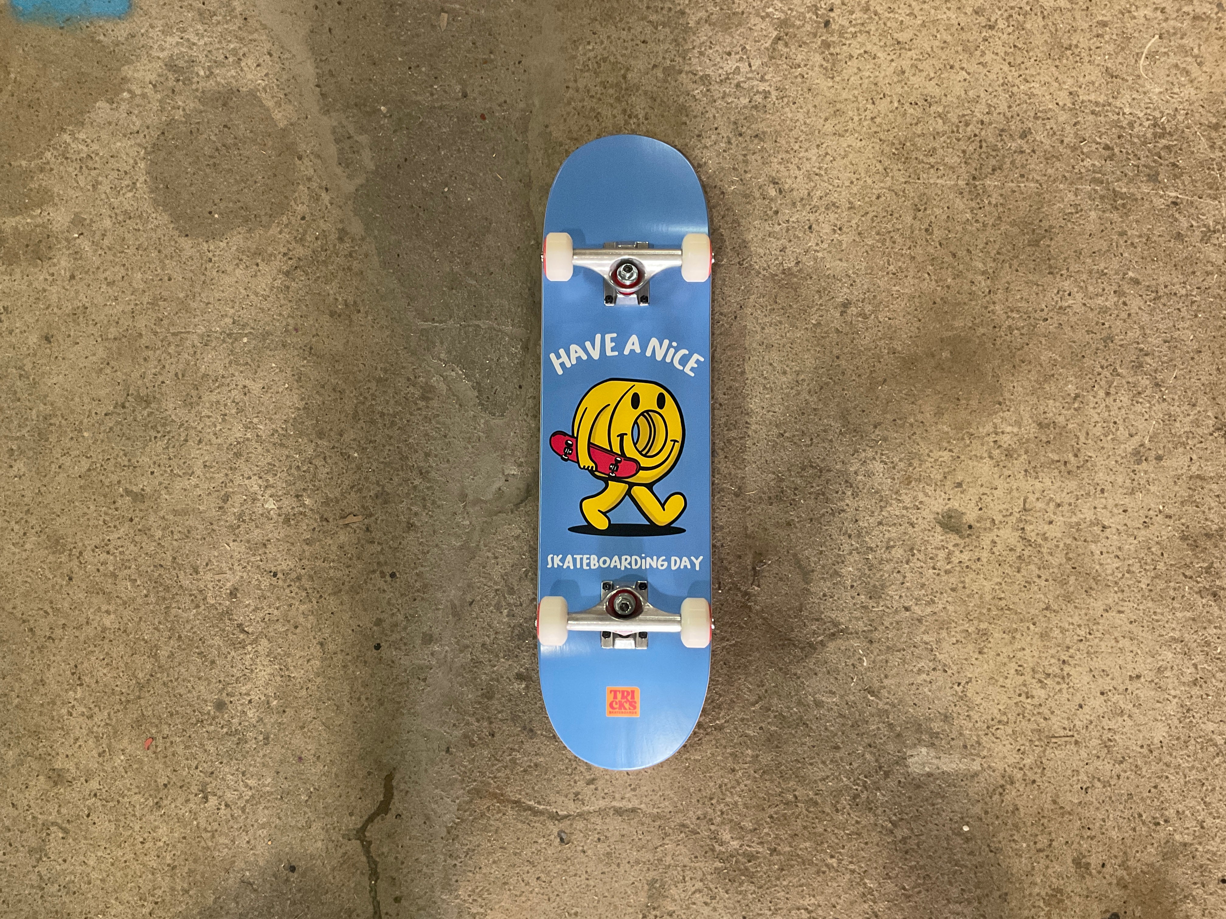 Tricks Skateboarding Day 7.75"x29.8" Komplettbrett für Kinder
