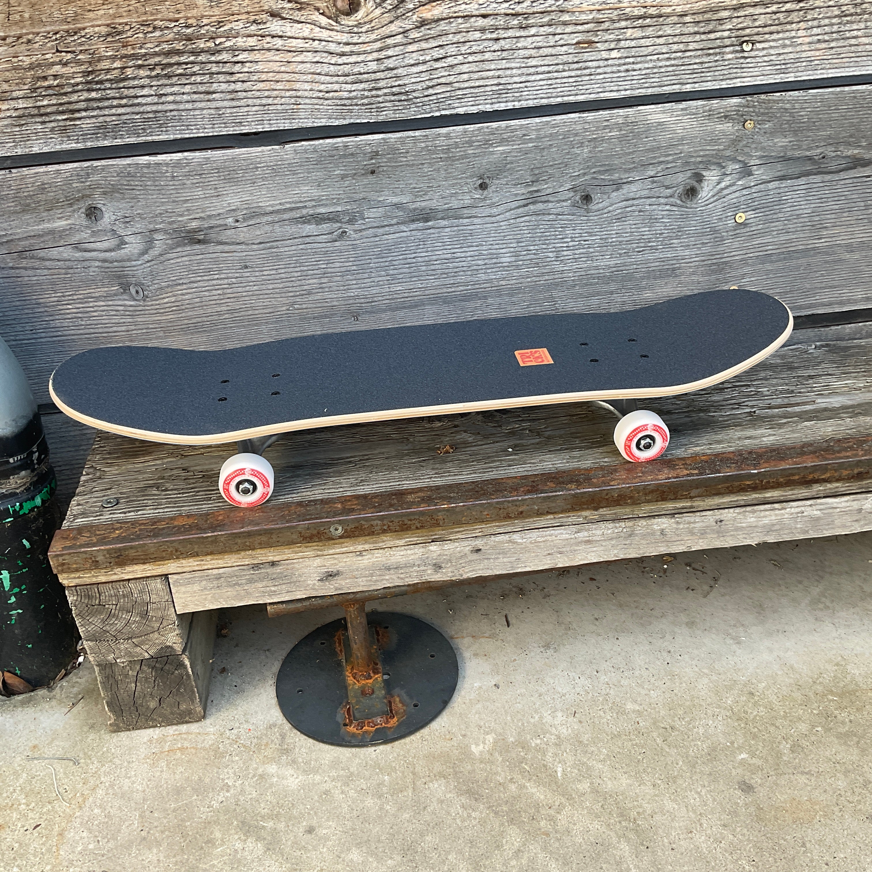 Tricks Skateboarding Day 7.75"x29.8" Komplettbrett für Kinder