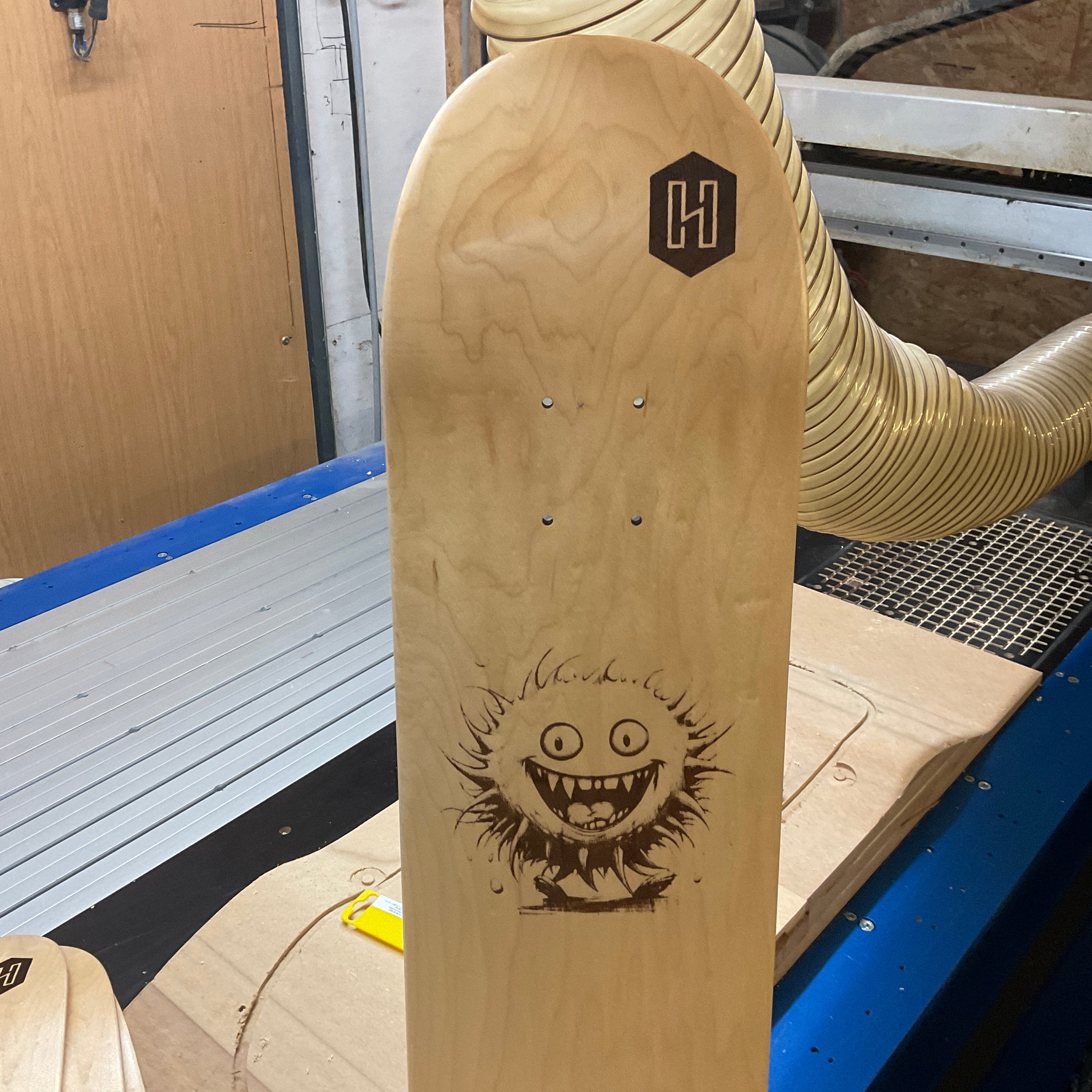 Hackbrett "Almas Keule" Ahorn V2 / Koronamonster