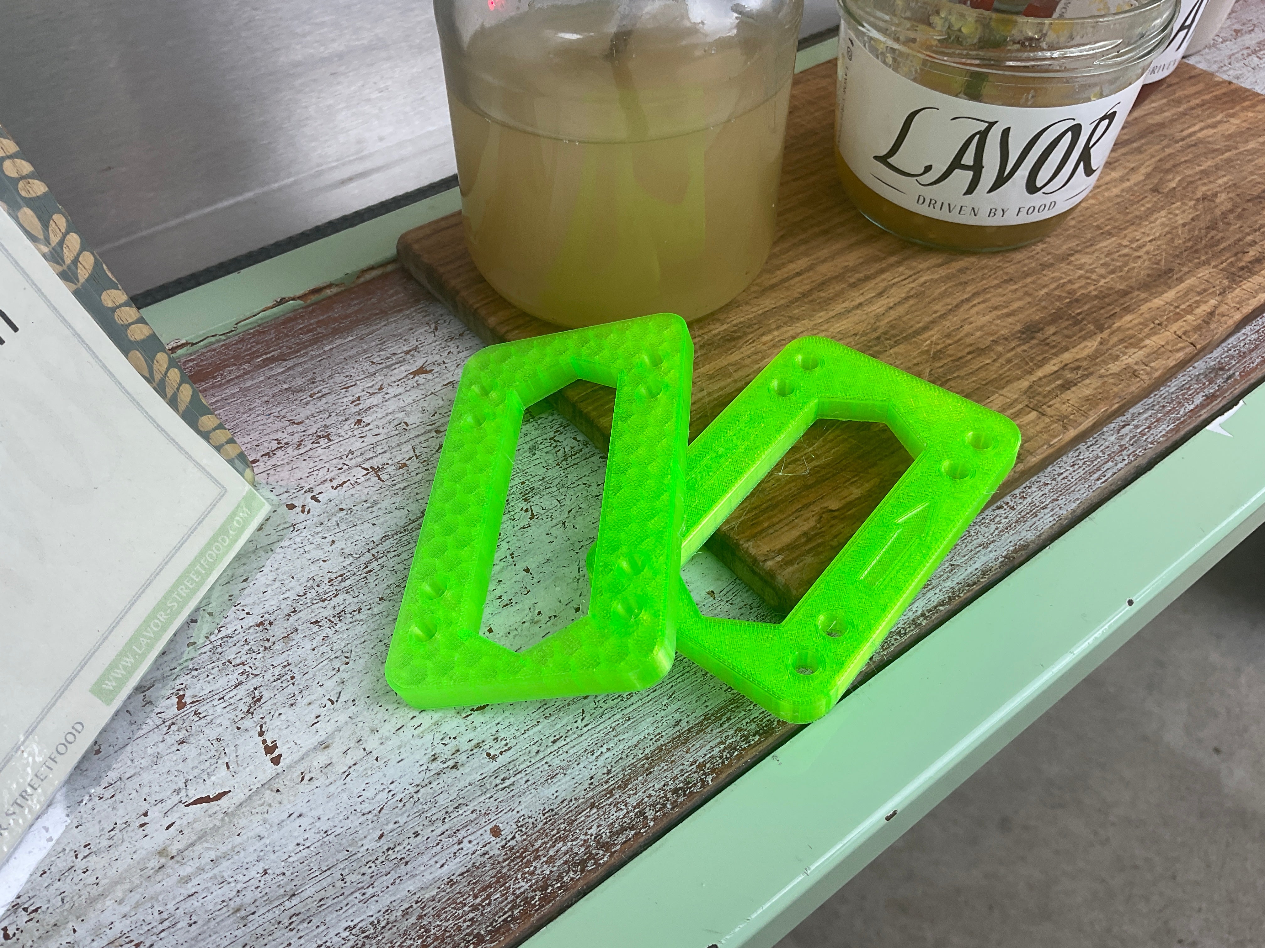 Riser Pads 1/4" für Layback Surfskate Trucks kryptonisches grün