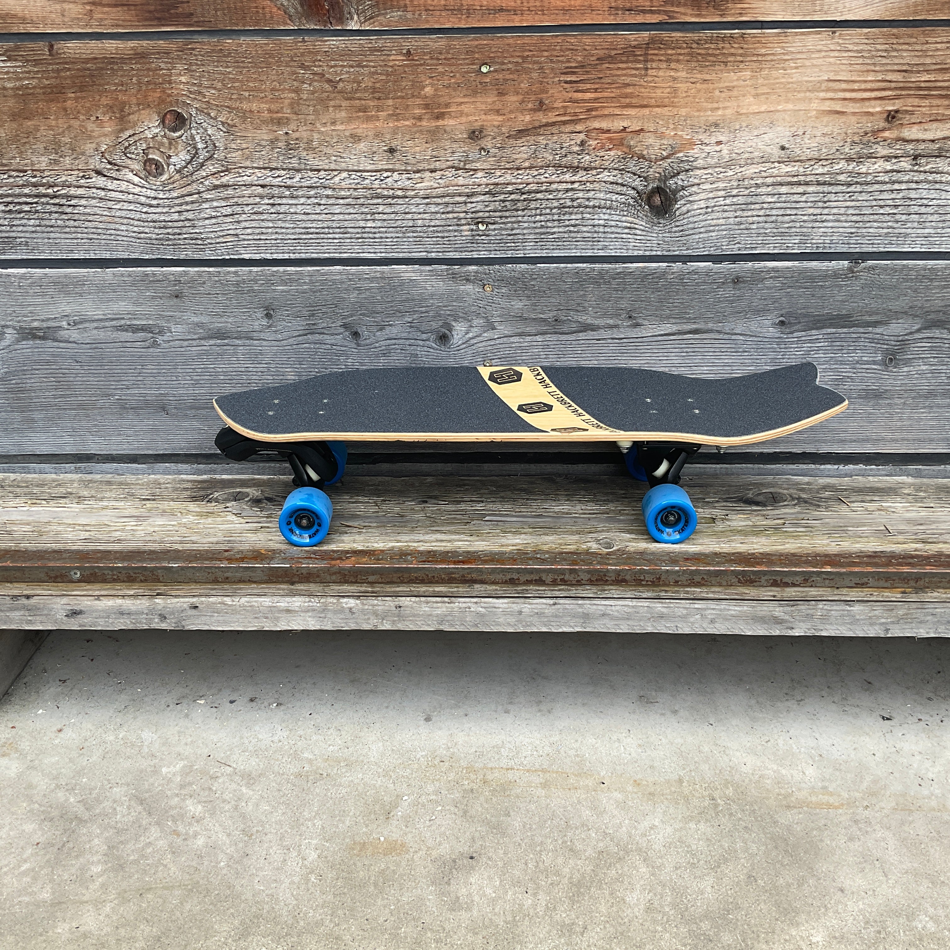 Hackbrett Surfskate 30.9“ Eiche hell / Wellenberge Komplettbrett mit Waterborne Achsen