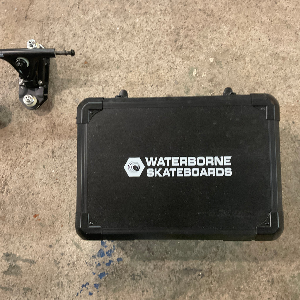 Waterborne Dream Surf Surfskate Truck Kit mit Achsen und Rollen
