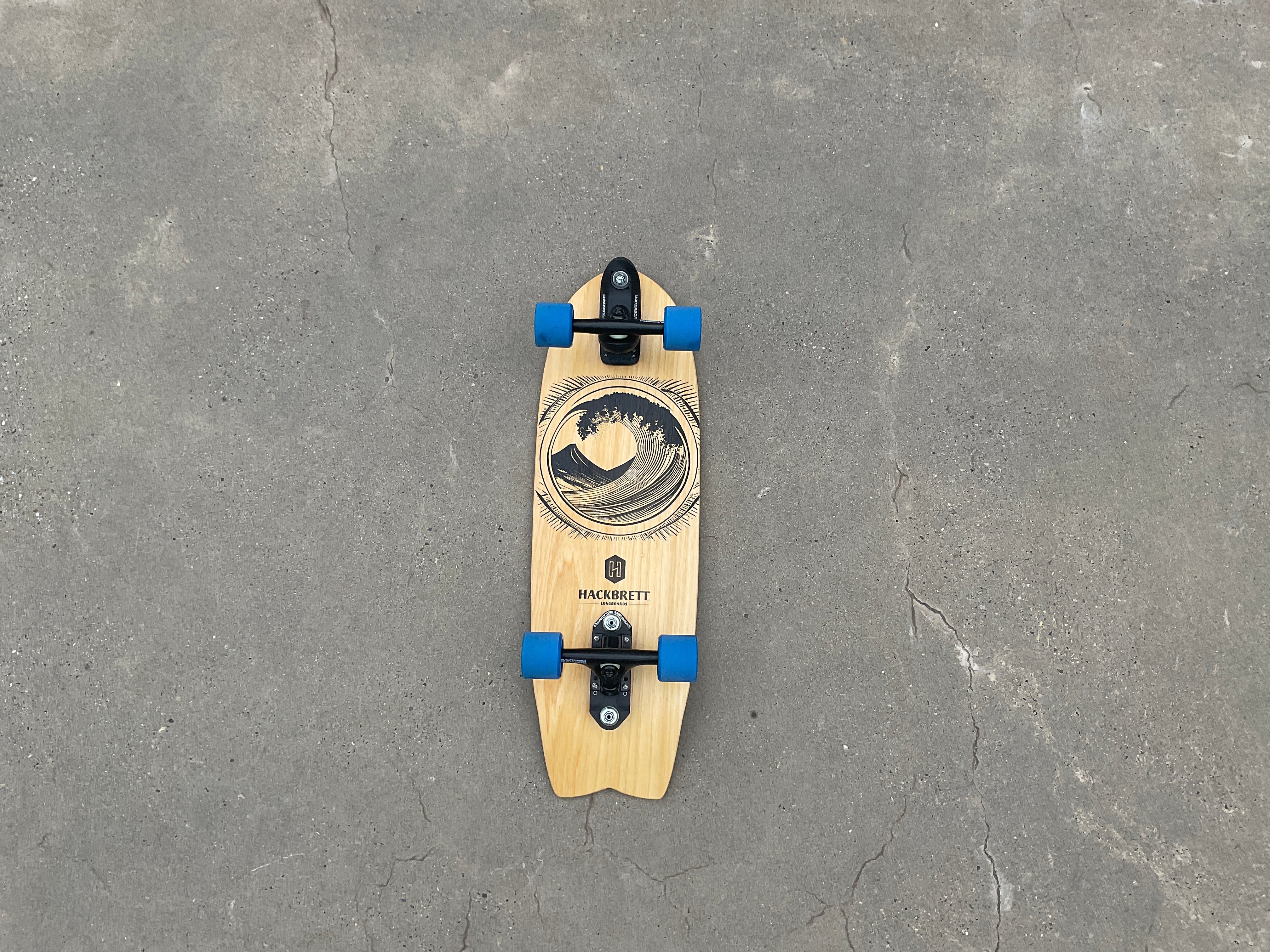 Hackbrett Surfskate 30.9“ Eiche hell / Wellenberge Komplettbrett mit Waterborne Achsen
