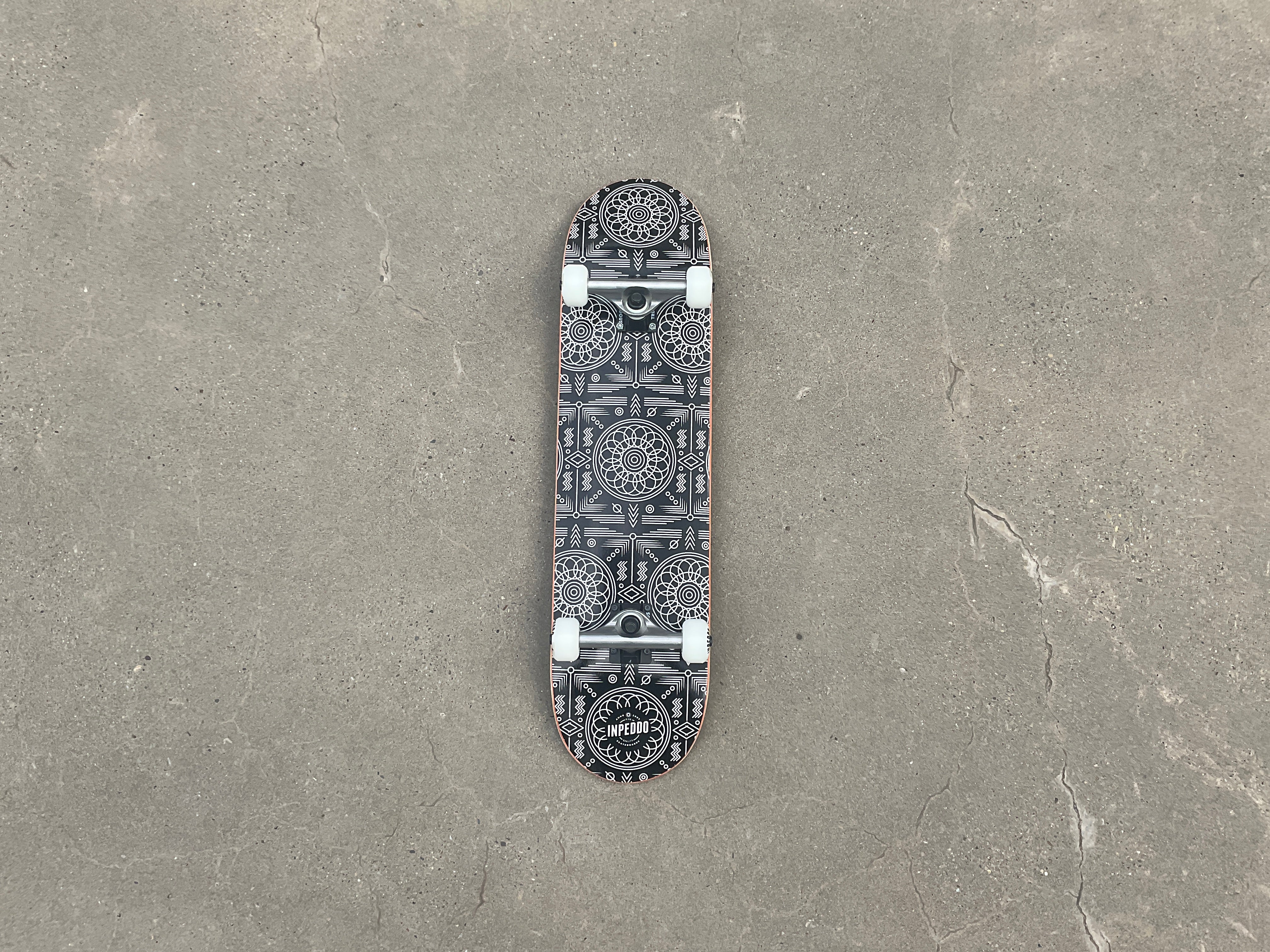 Inpeddo Black Carpet Kinderskateboard 7.875 x 31,6"