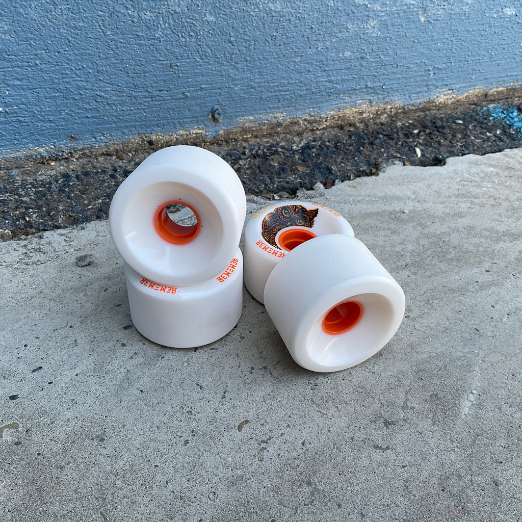 Remember Collective Hoot Wheels 70mm White 78a