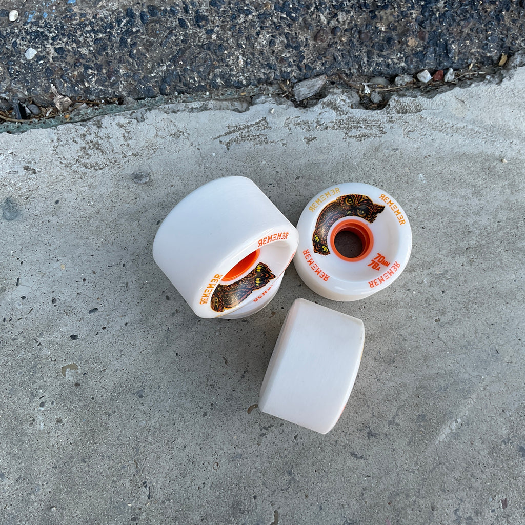 Remember Collective Hoot Wheels 70mm White 78a