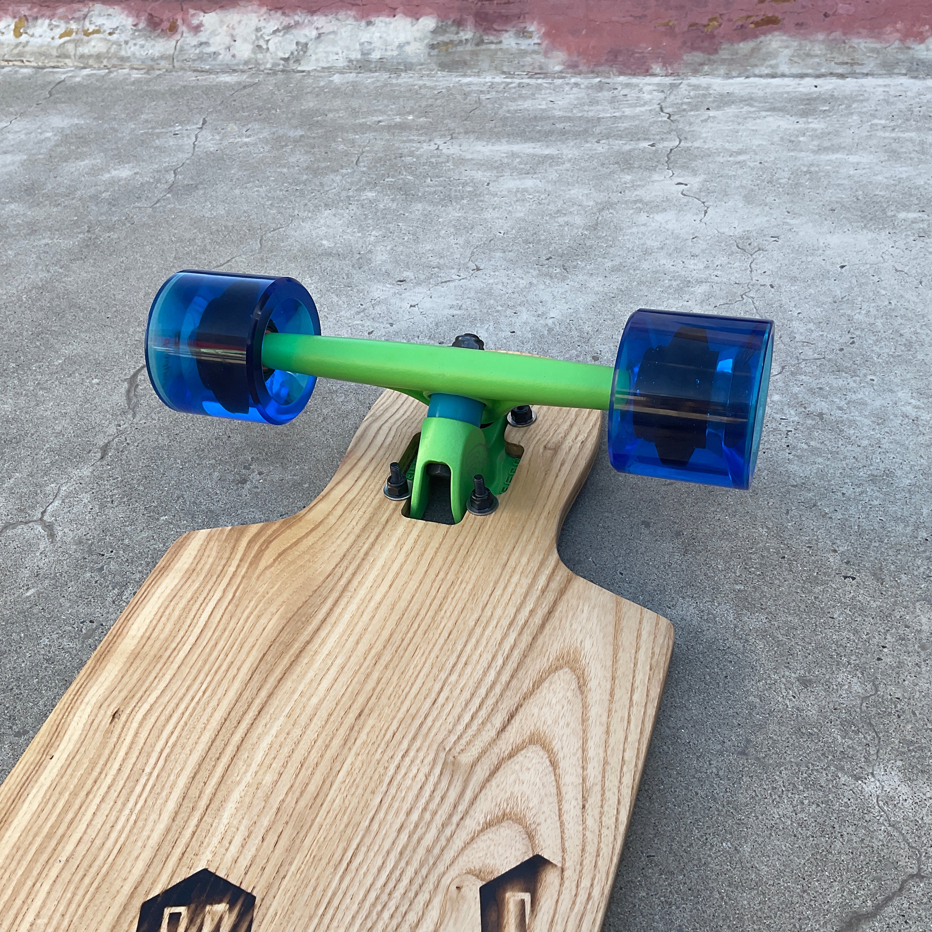 Hackbrett Drop Through Esche Einsteiger Komplett Longboards // Made in Freiburg