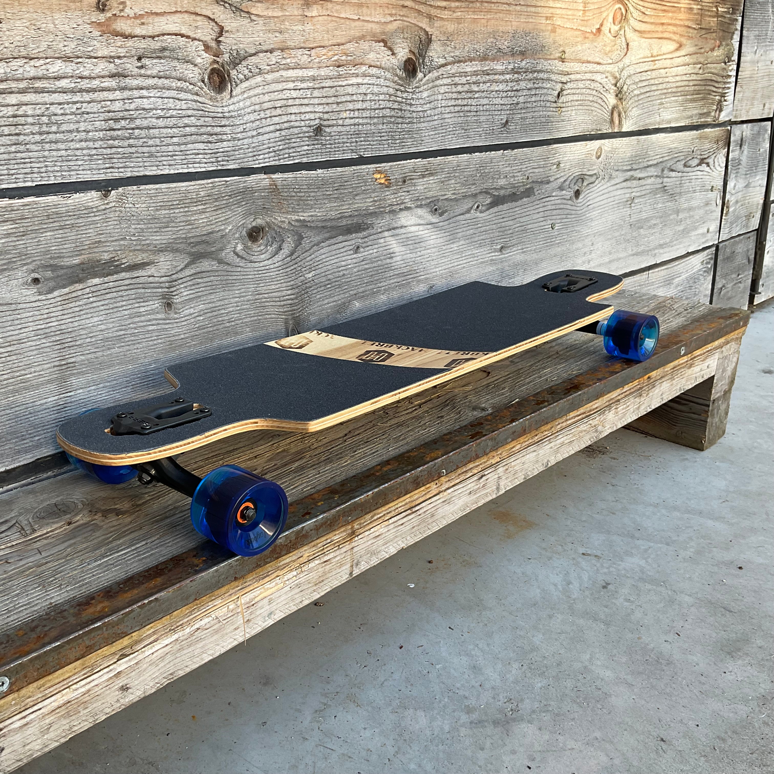 Hackbrett Tick, Trick und Track Einsteiger Longboards // Made in Freiburg layback-skateshop.myshopify.com Longboard Skateboard