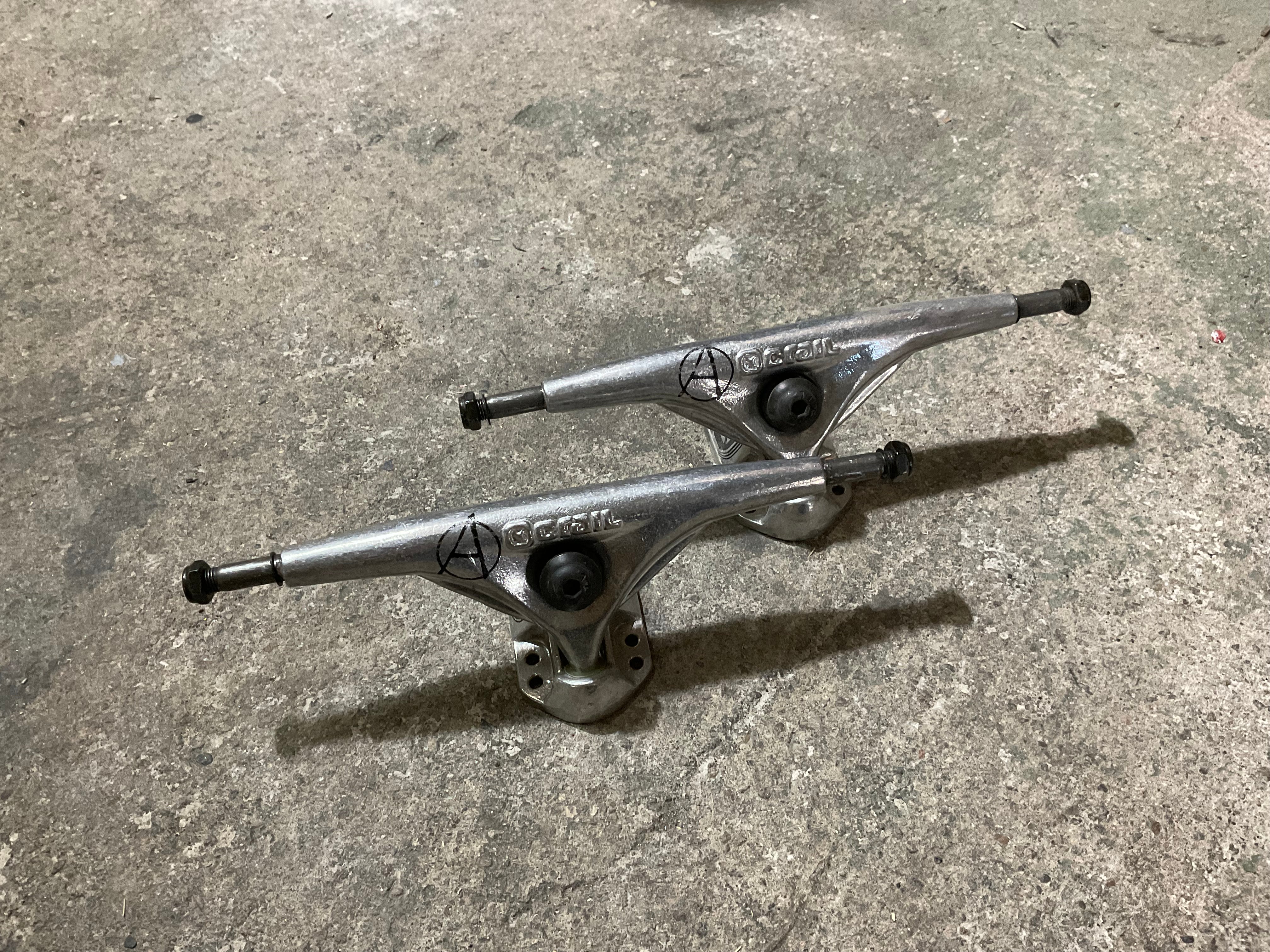 Crail Speed Signature Silver 200mm – Paar layback-skateshop.myshopify.com Longboard Skateboard