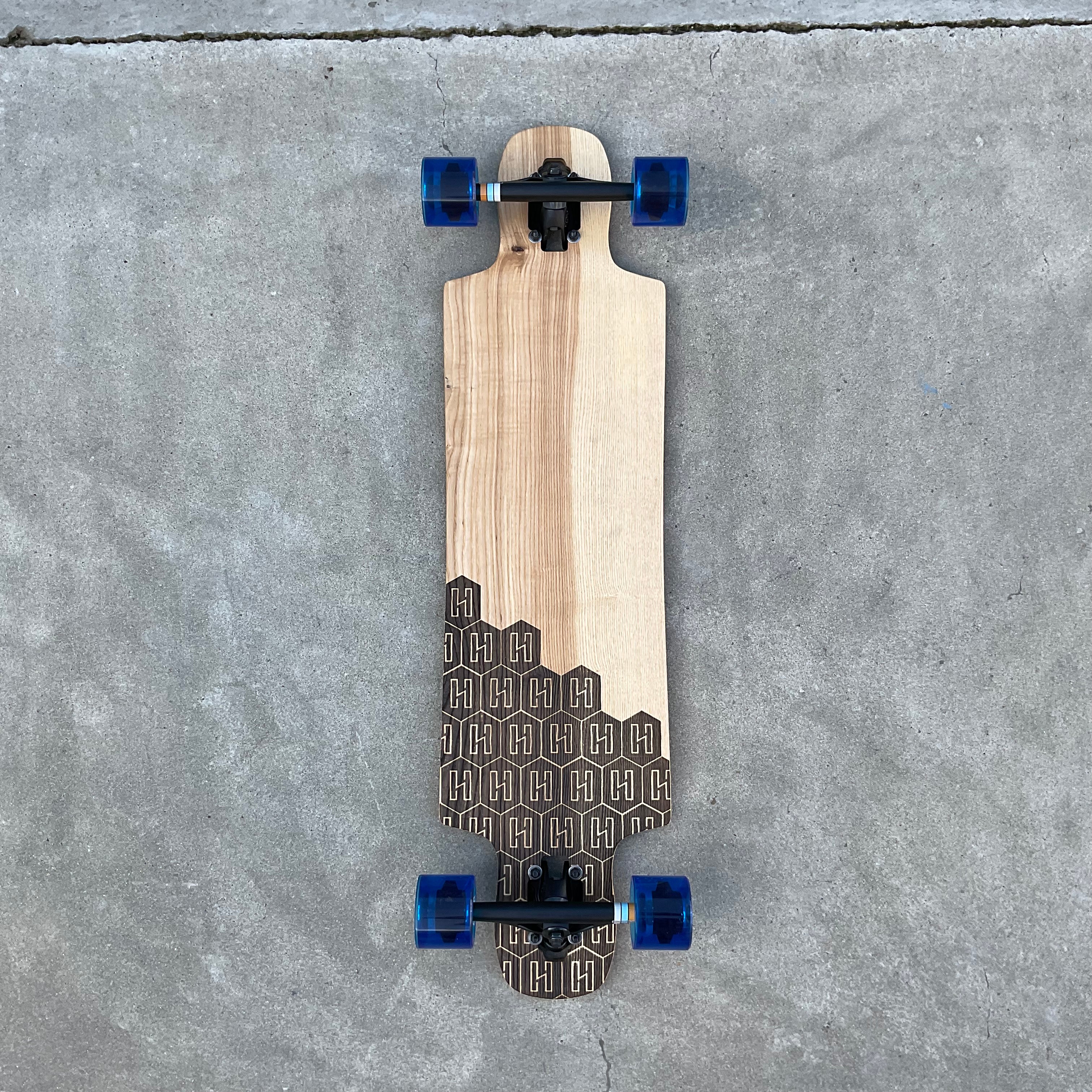 Hackbrett Tick, Trick und Track Einsteiger Longboards // Made in Freiburg layback-skateshop.myshopify.com Longboard Skateboard
