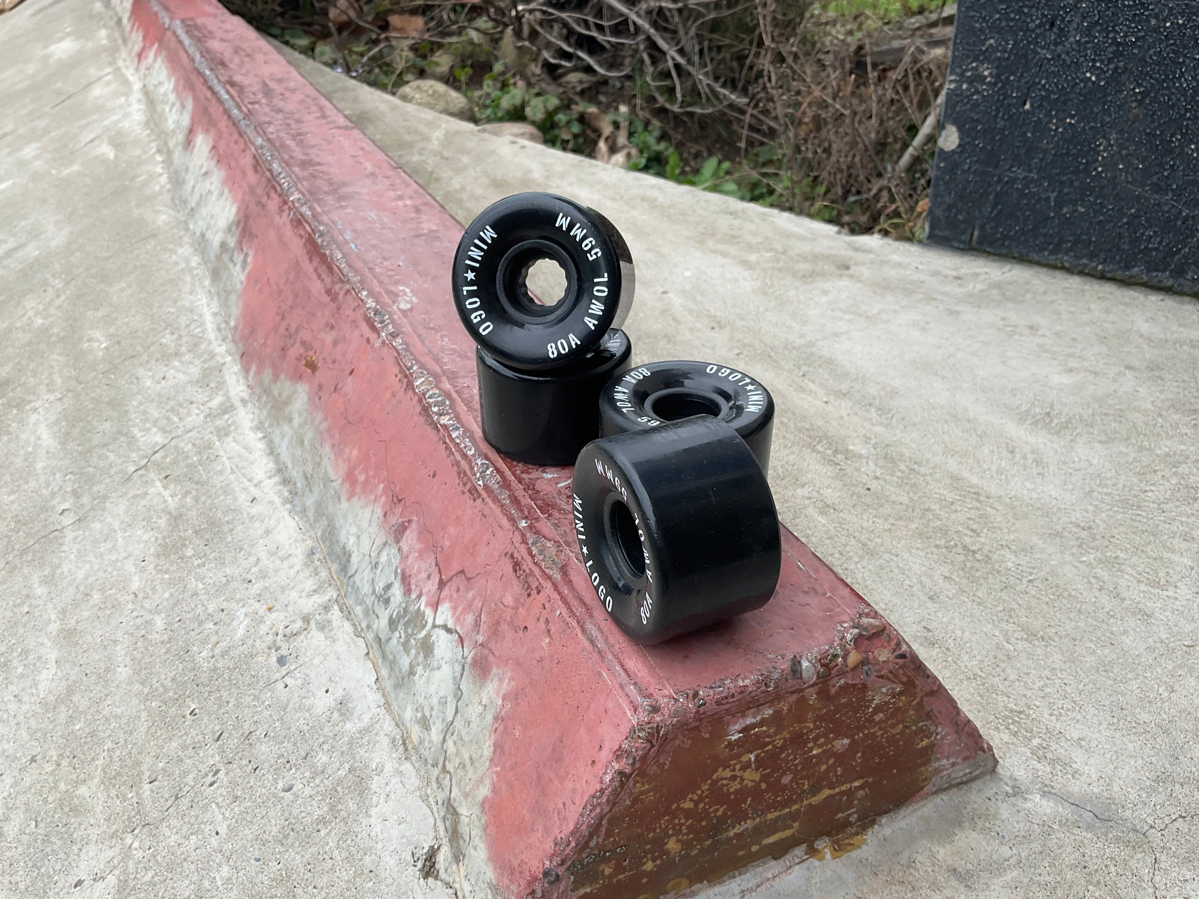ミニロゴ MINI-LOGO WHEEL AWOL 80A 59mm BLACK Mini Logo A.W.O.L. Lift Kit 59mm 80a Black Skateboard Wheels