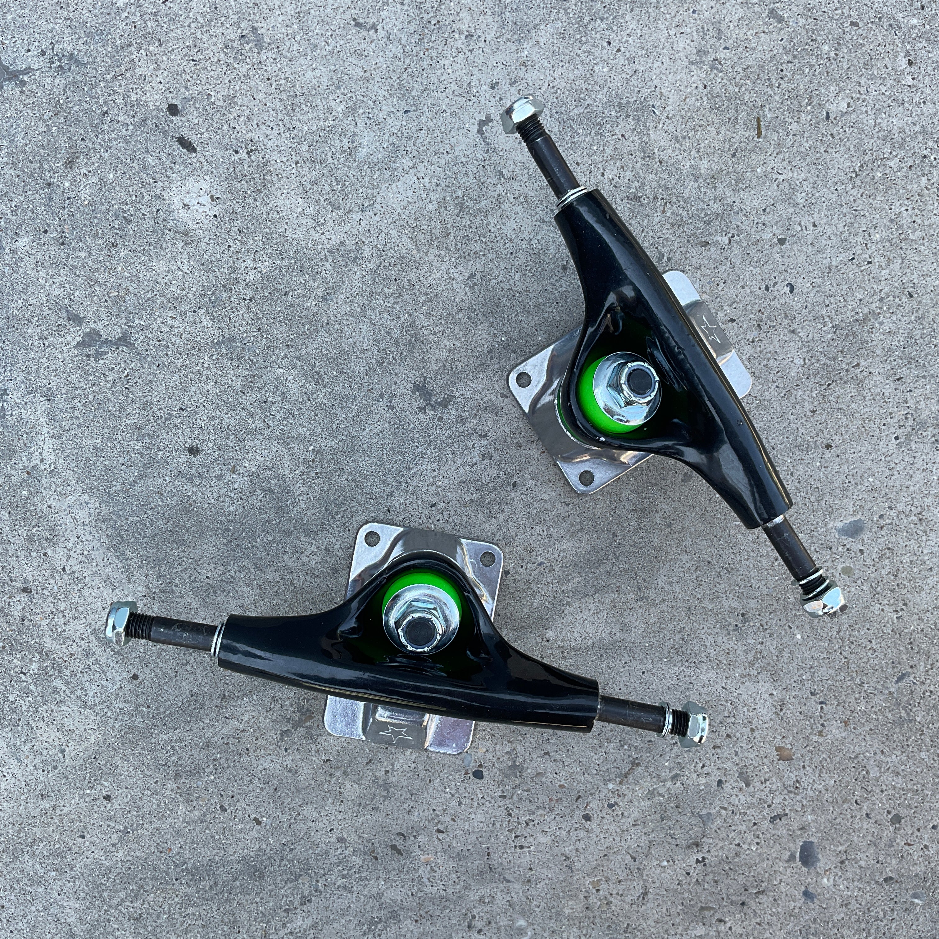 Mini-Logo Trucks 7.13 black-raw