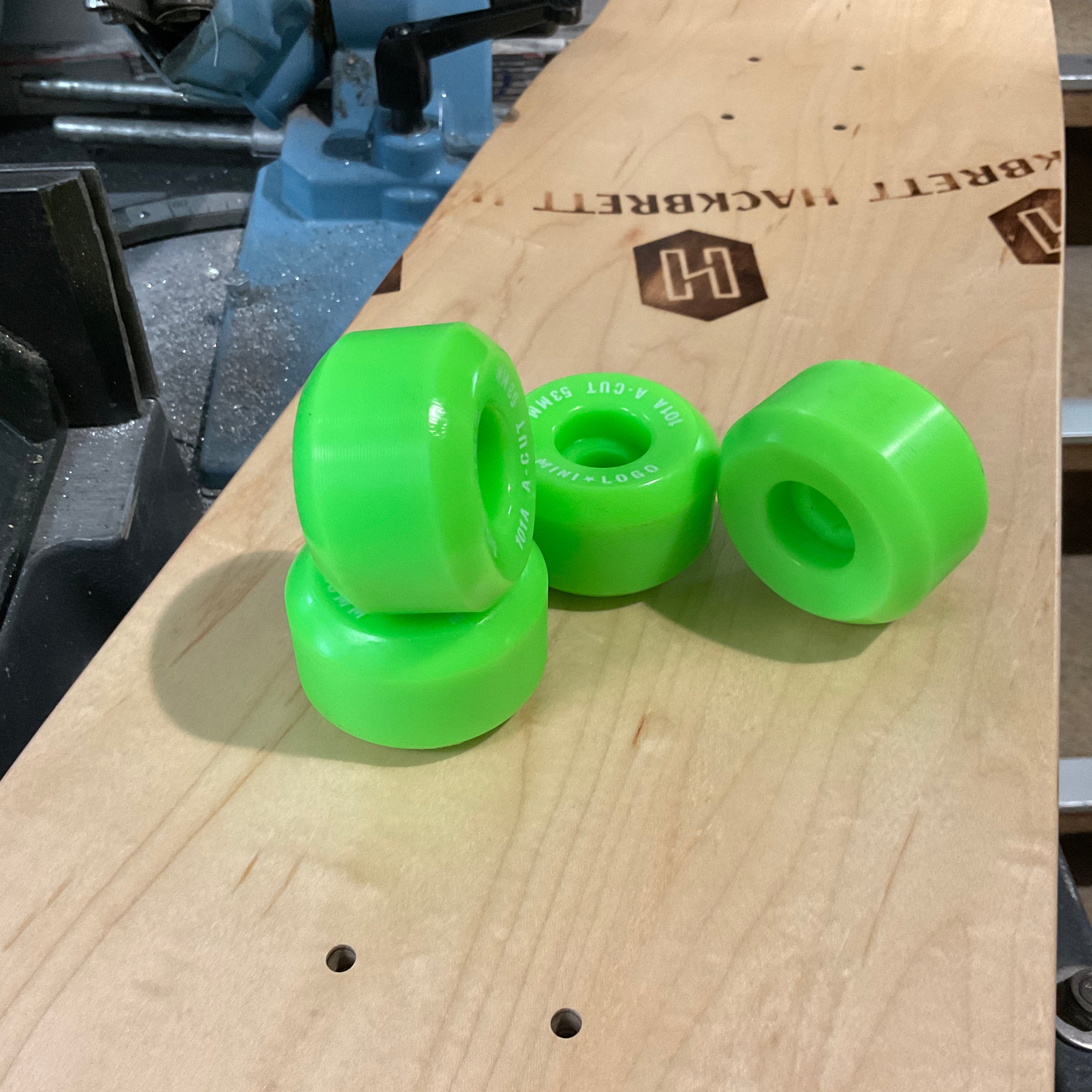 Mini Logo A-Cut 101a grün